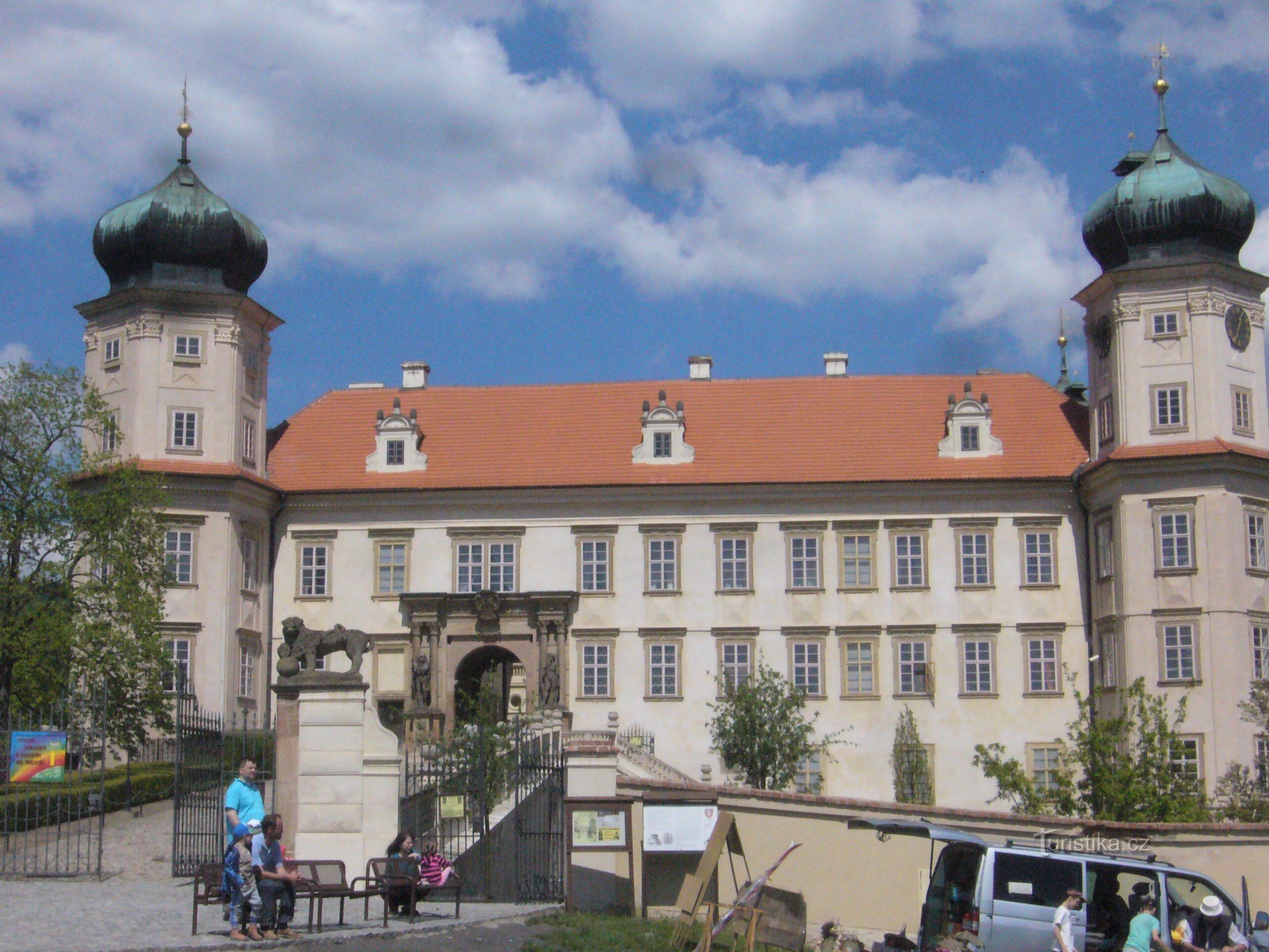 Mníšek pod Brdy - slott