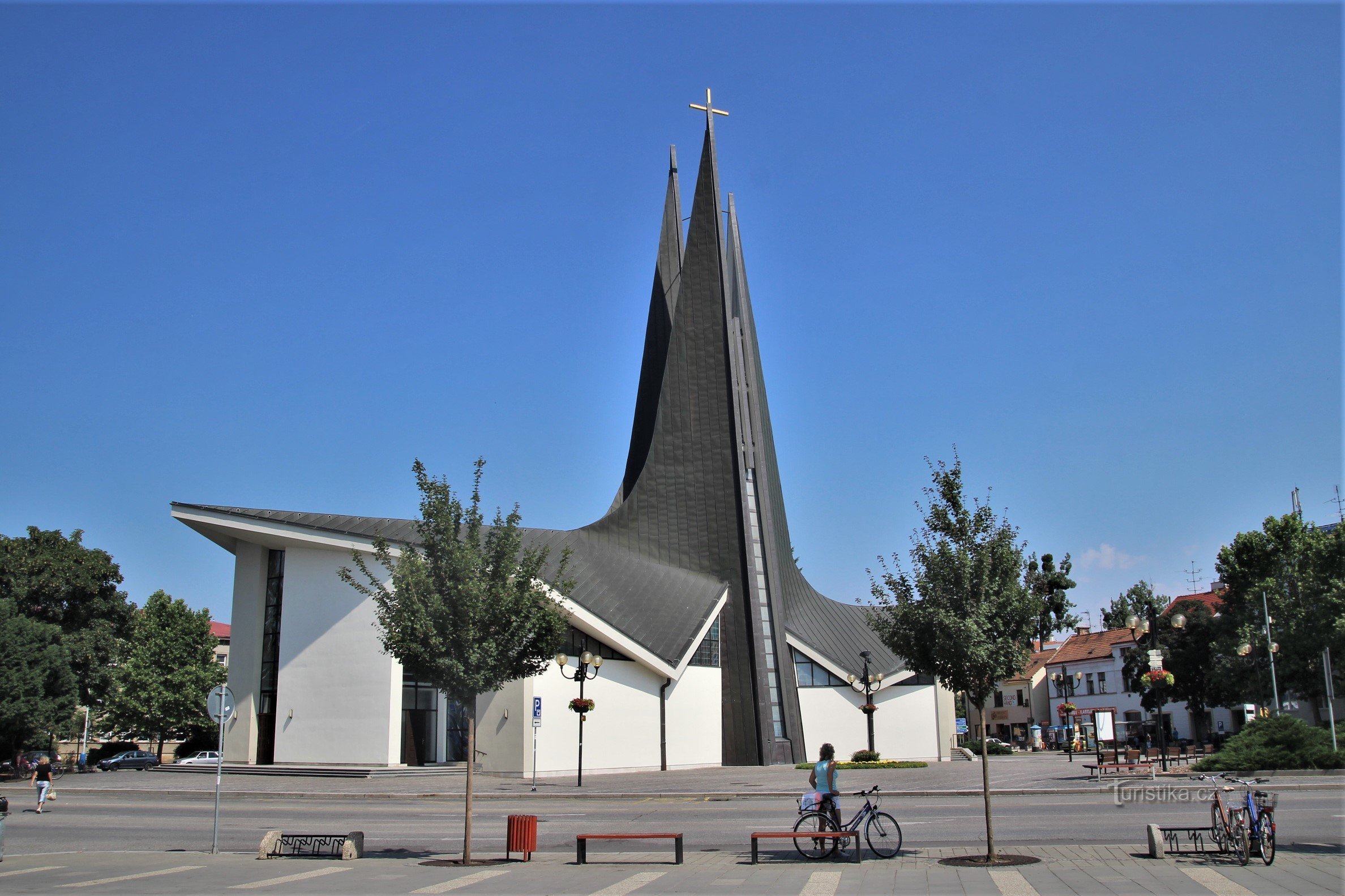 Den moderne kirke St. Wenceslas på TGM-pladsen