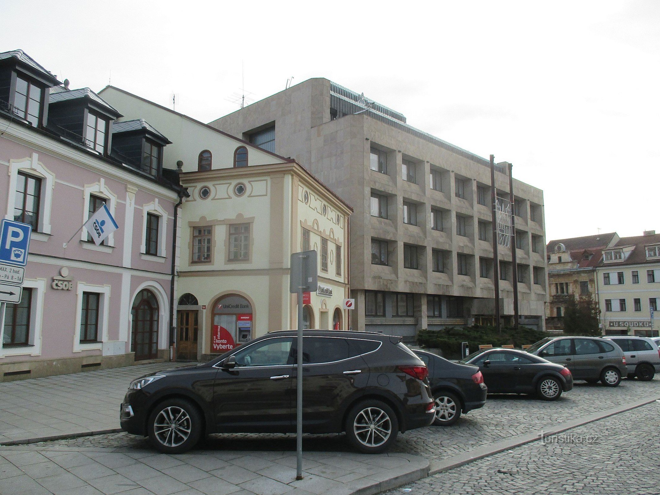 Modrý hrozen, Holých house, former OV KSČ