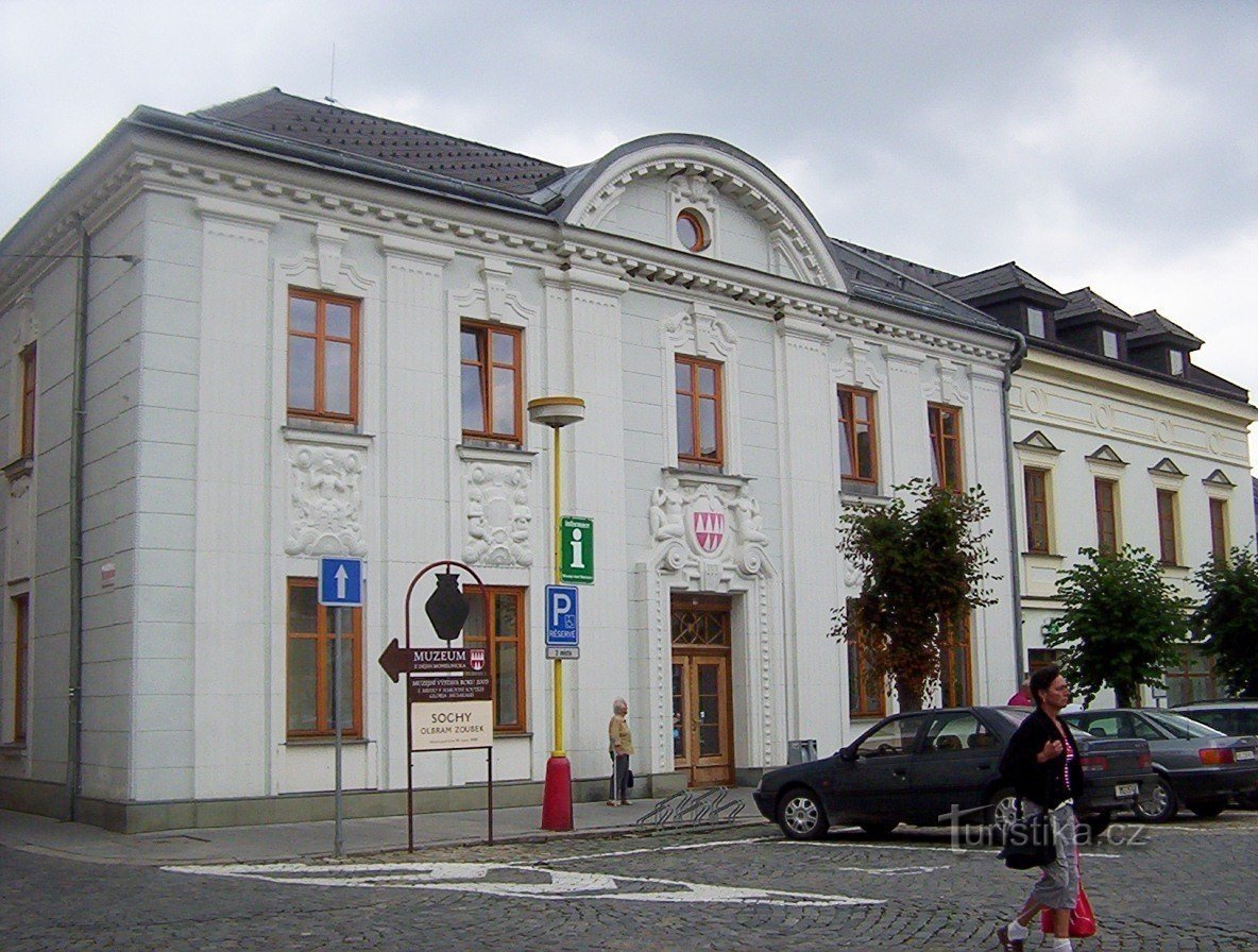 Mohelnice-Nuevo Ayuntamiento-Foto: Ulrych Mir.