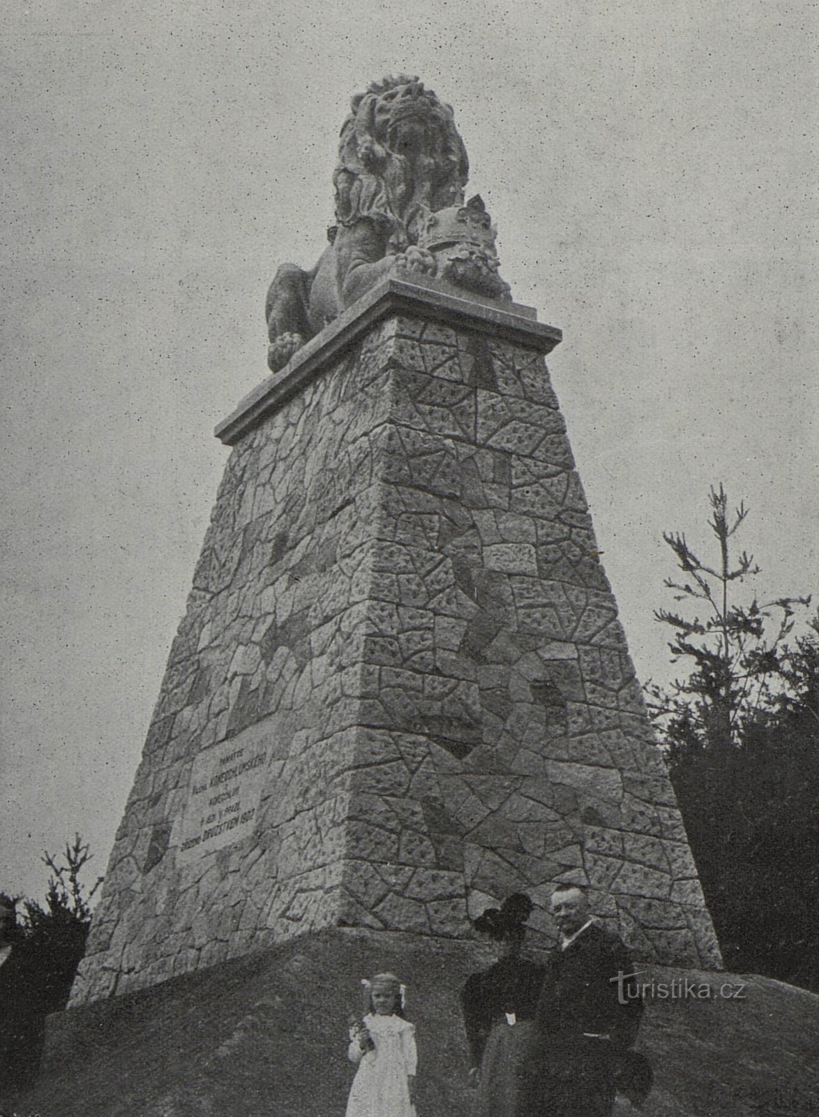 La tomba di Vilém Konecchlumský di Konecchlumí nel 1907 (la foto mostra il