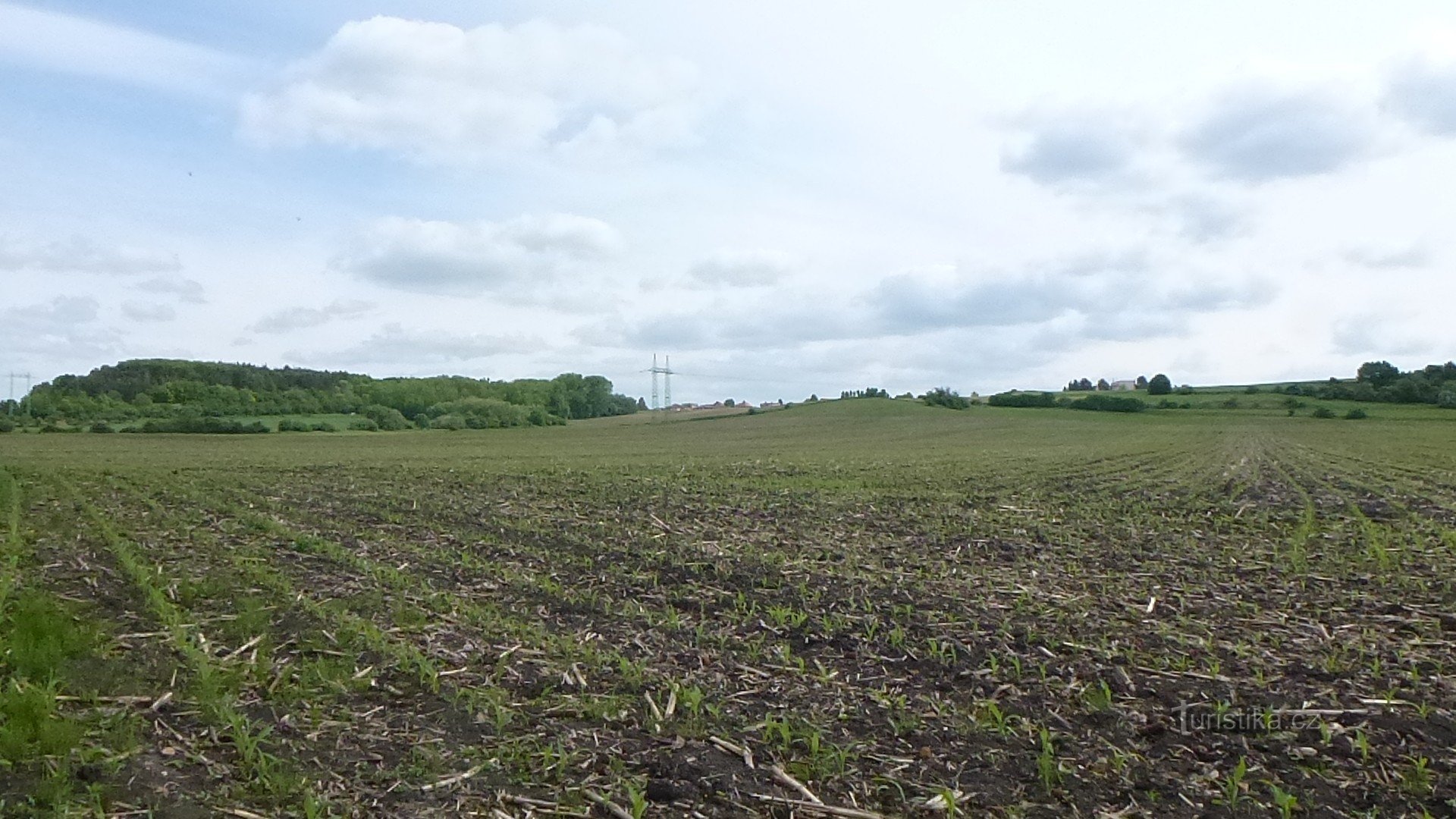 Mokošín - udsigt over landskabet omkring landsbyen fra nordsiden fra Přelouč