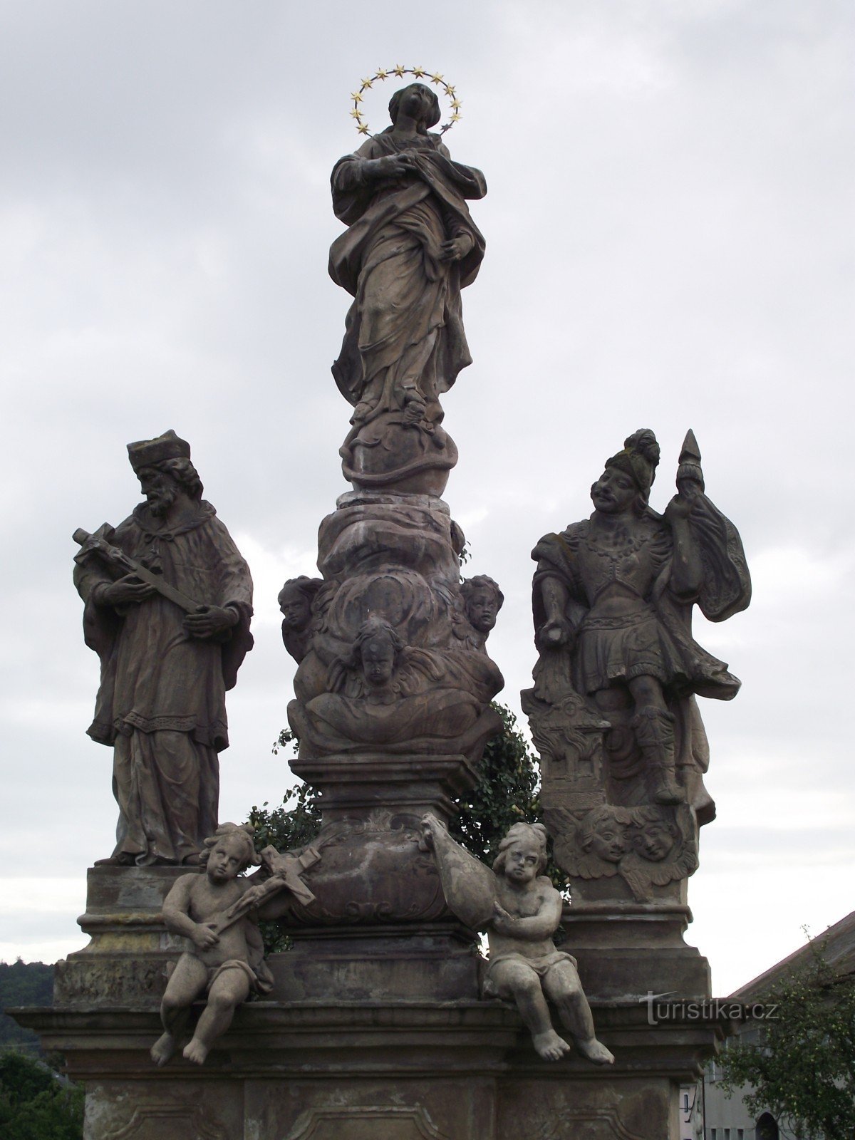 Morávios - escultura barroca da Virgem Maria, St. Floriano e S. Jan Nepomucký