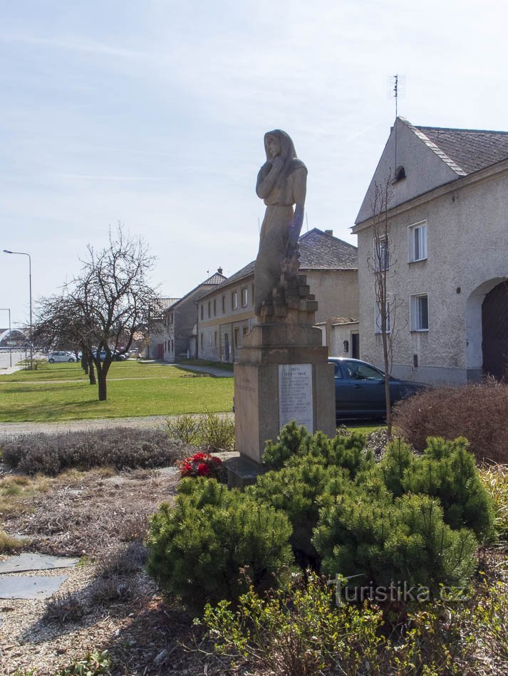 Moraves - monument aux morts