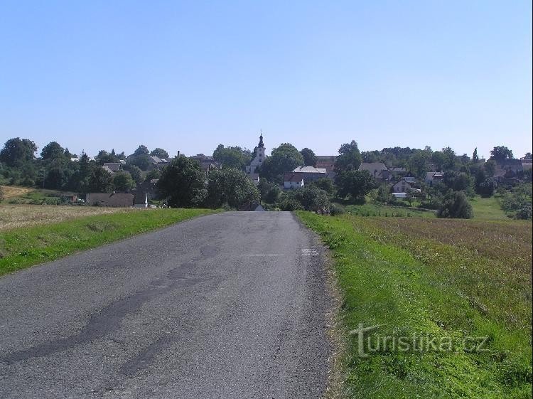 Moravice: Uitzicht op het dorp in de richting van Nové Lublice