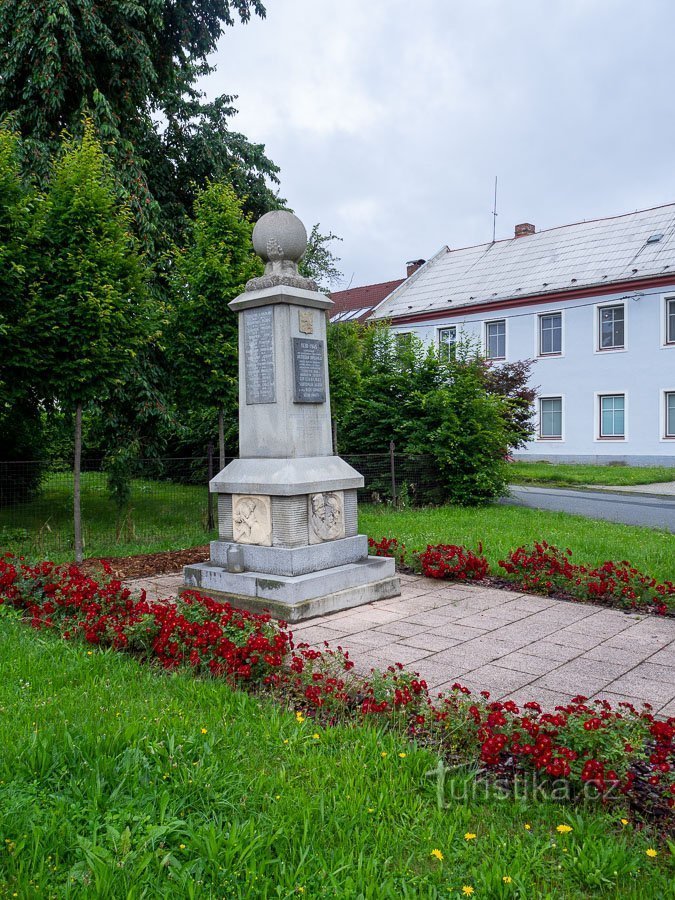 Moravská Huzová - memorial de guerra