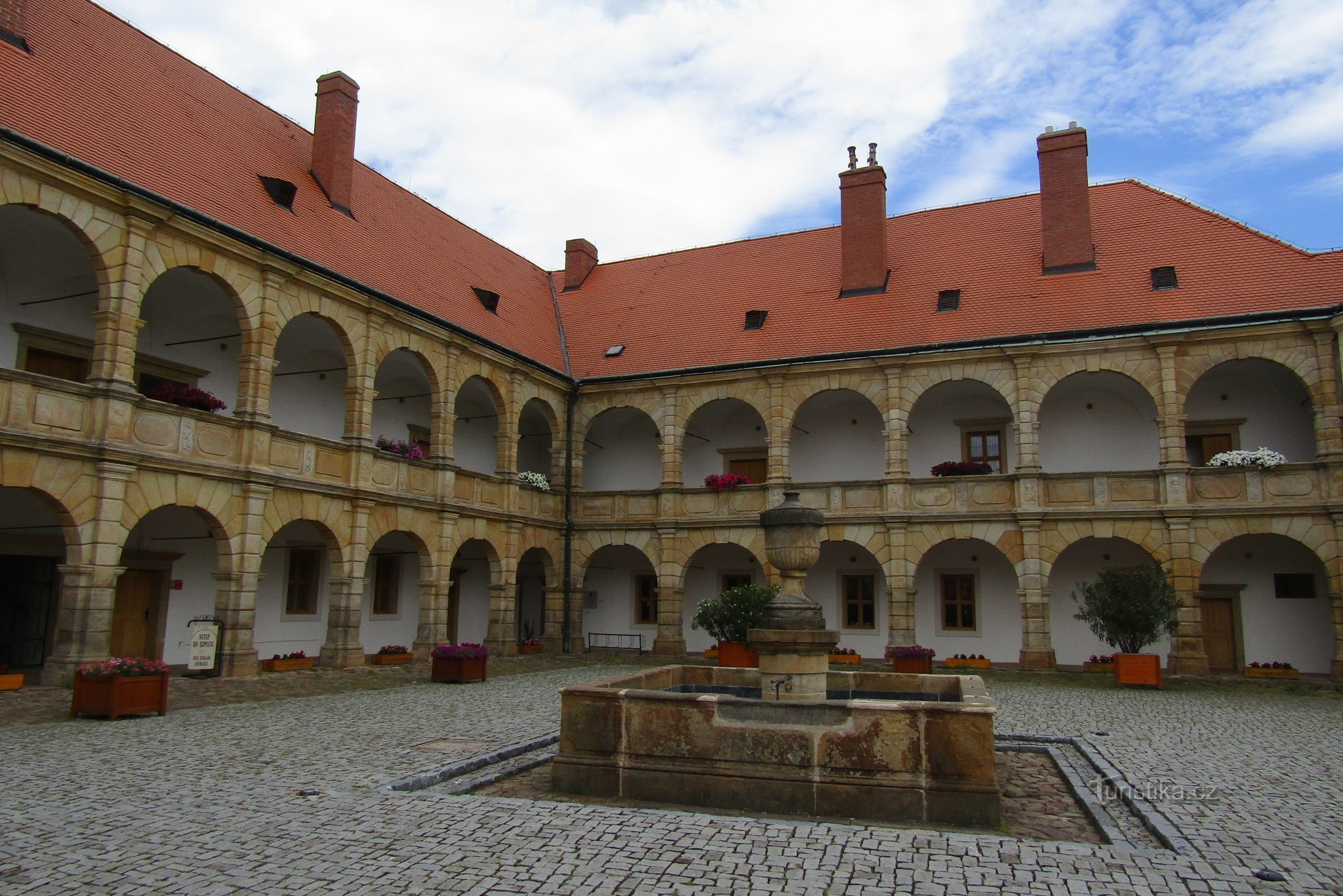 Moravská Třebová i ruševine dvorca Radkov