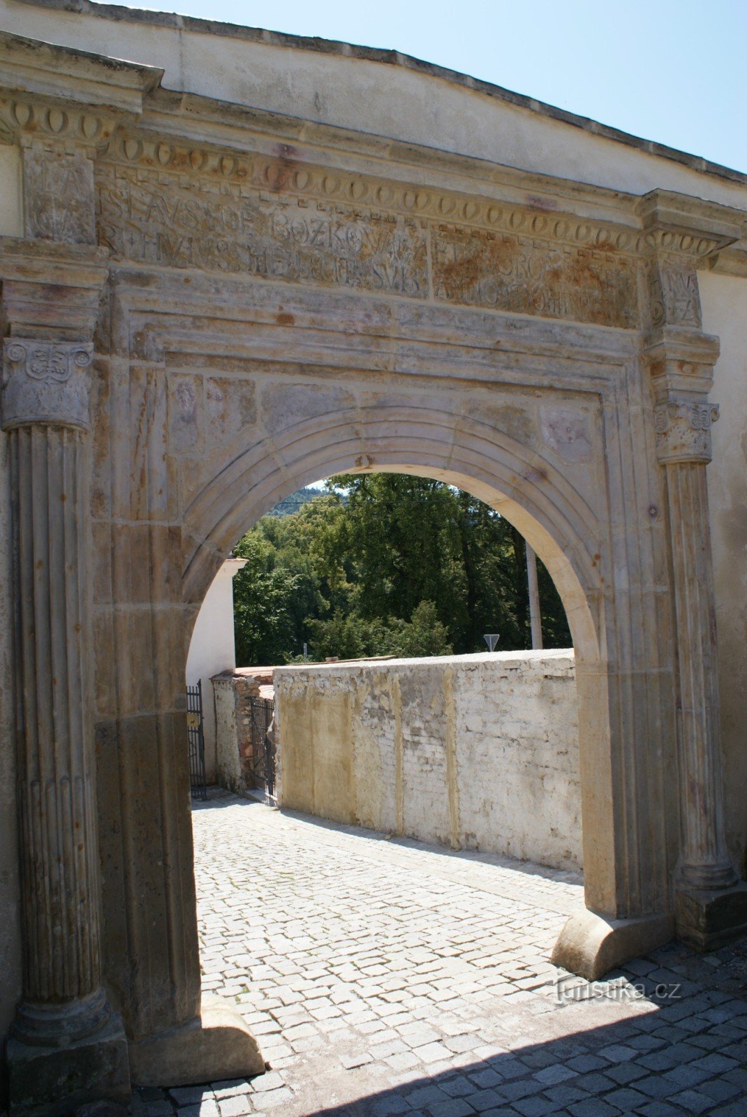 Moravská Třebová - portal del castillo, el monumento renacentista más antiguo de la República Checa