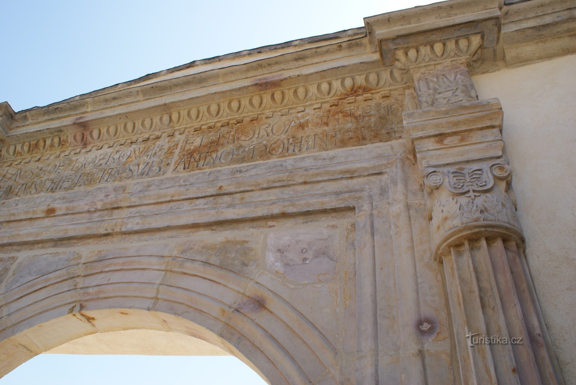 Moravská Třebová - portal del castillo, el monumento renacentista más antiguo de la República Checa