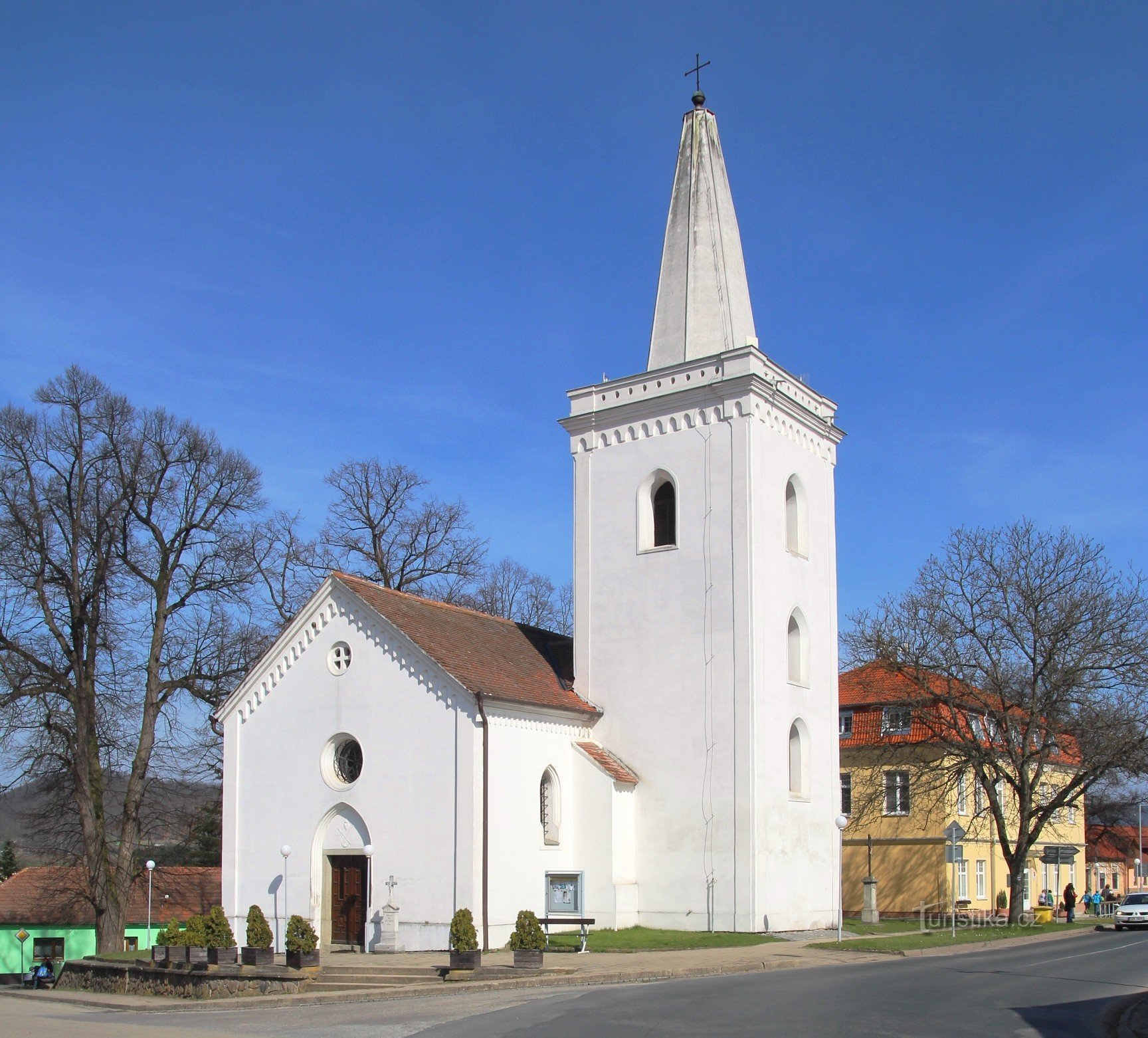 Moravské Knínice - iglesia de St. Mercados 2014