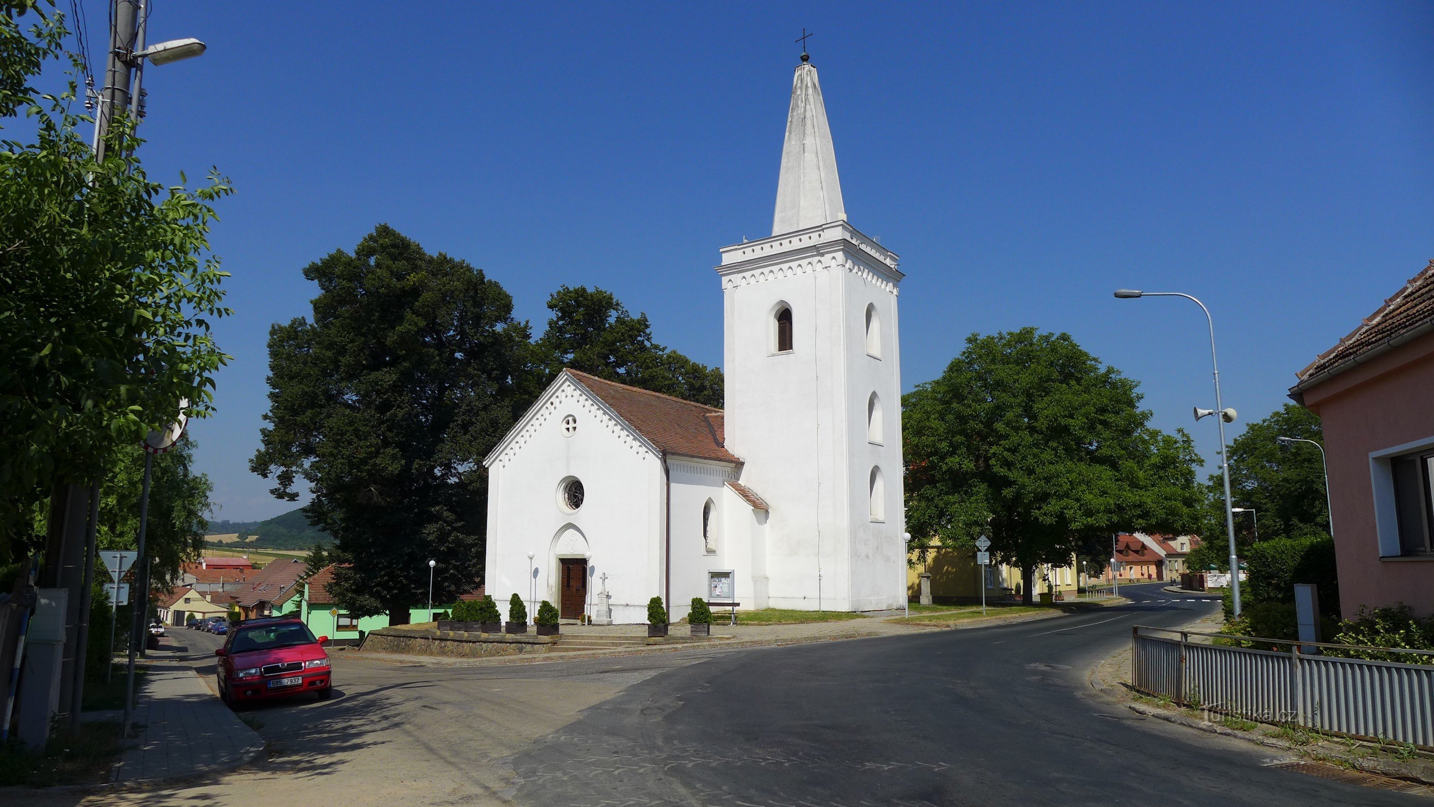 Moravské Knínice - igreja de St. Mercados