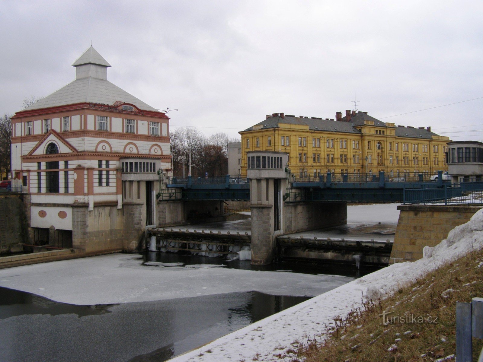 Moravský jez - Wasserkraftwerk auf Orlica