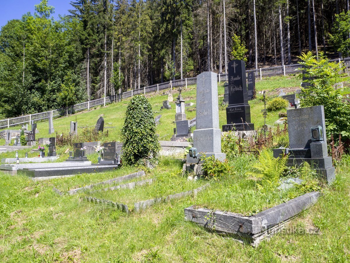 Moravský Karlov – cementerio