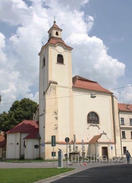 Moravský Krumlov - kyrkan St. Bartolomeus