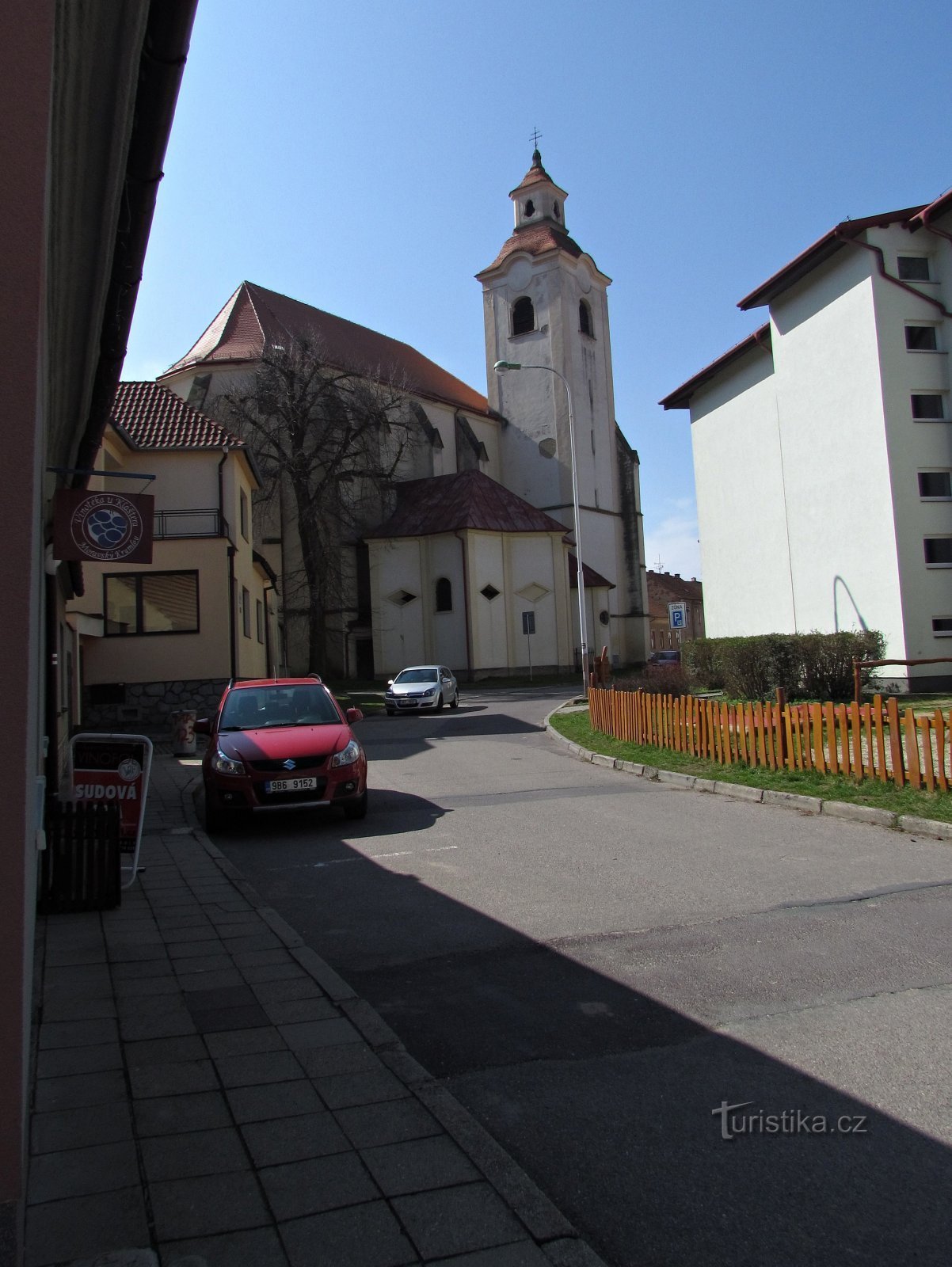 Moravský Krumlov - Pyhän Bartolomeuksen kirkko ja entinen luostari