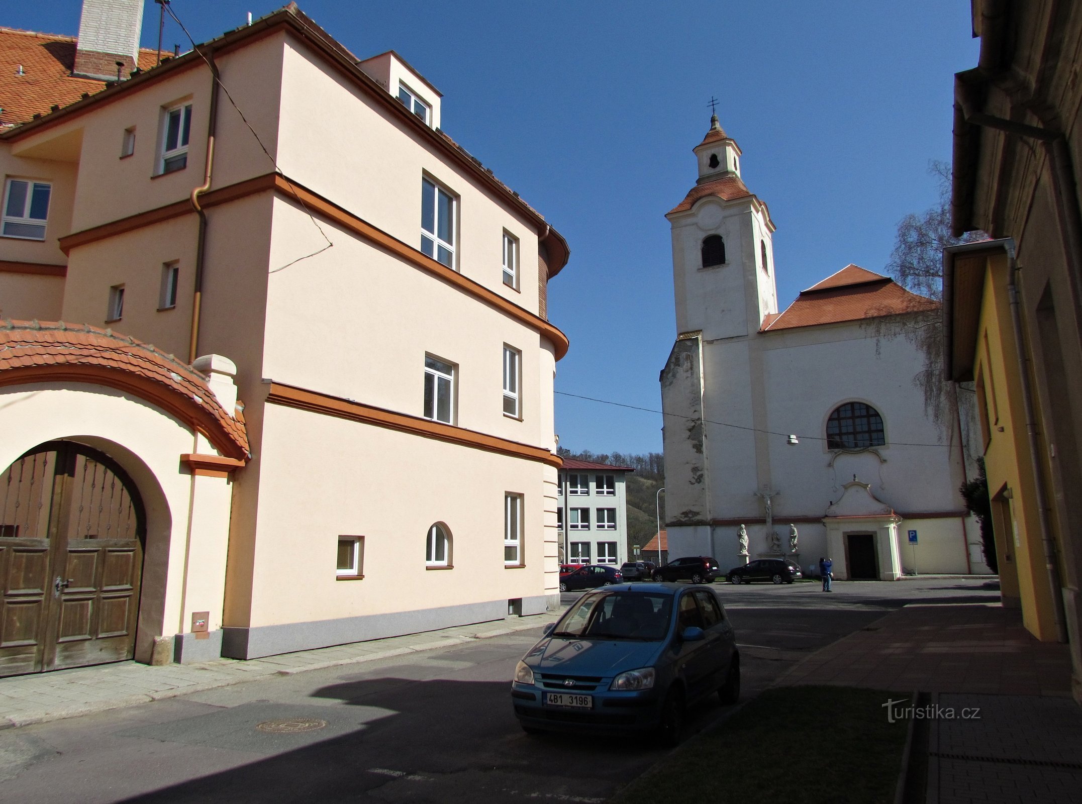 Moravský Krumlov - St. Bartolomeus kyrka och före detta kloster