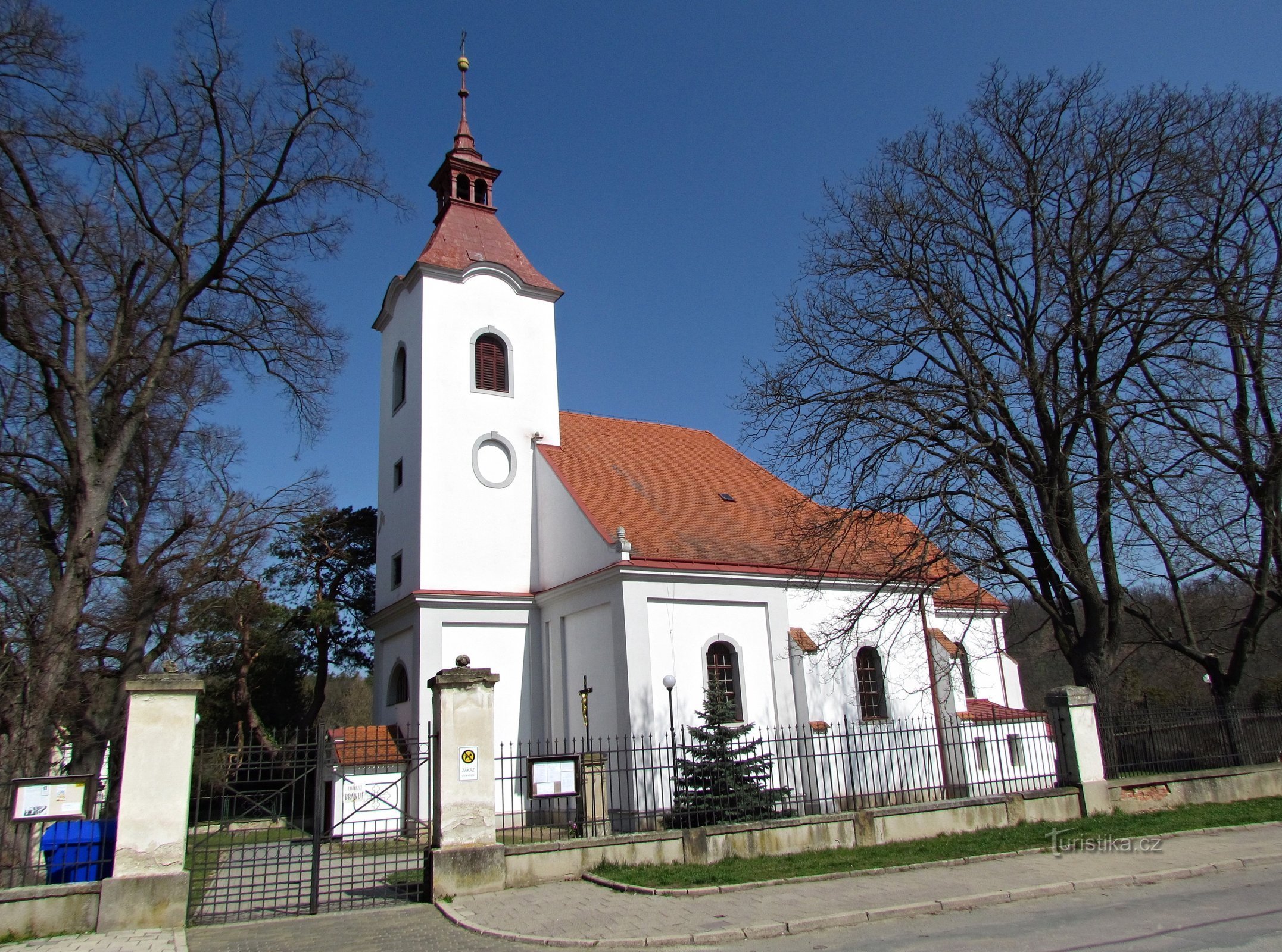 Moravský Krumlov - Mindenszentek temploma