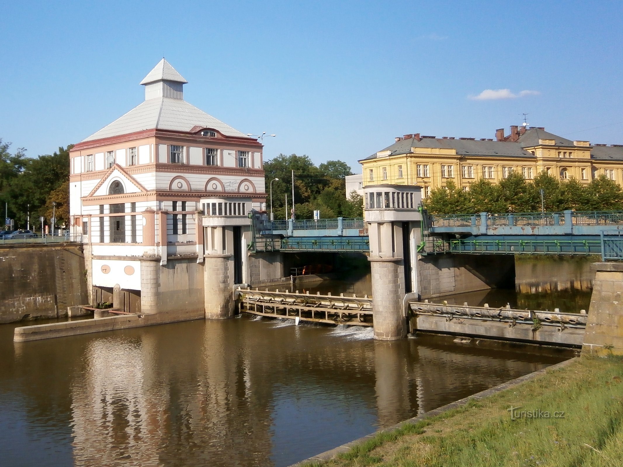 Moravian Bridge över Orlici (Hradec Králové)