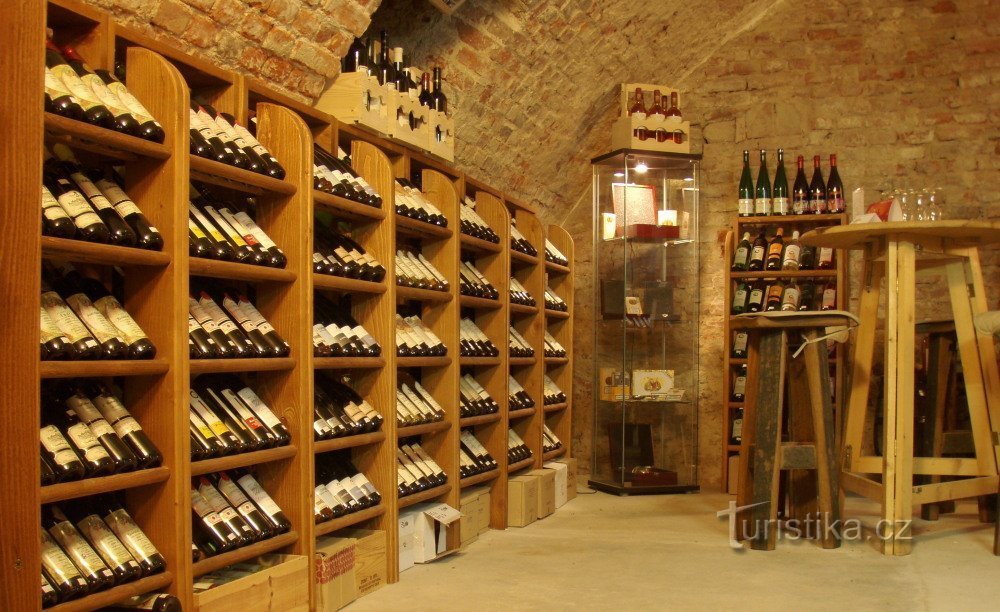 Moravian sommelier® - wine shop and castle cellar Břeclav