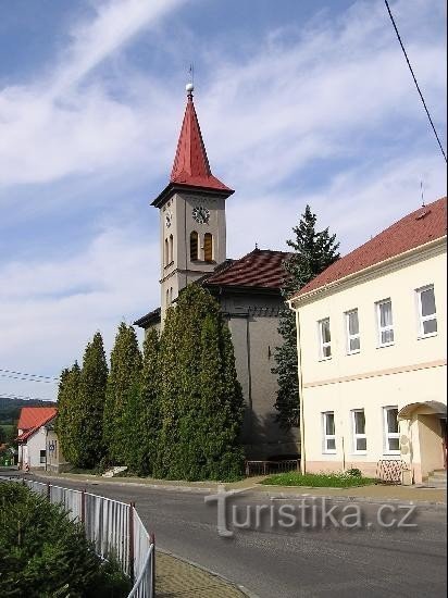 Mořkov - Kirche: Kirche St. Jiří aus dem Jahre 1585 wurde von Jakub Jeřábek aus Mořkov gebaut.