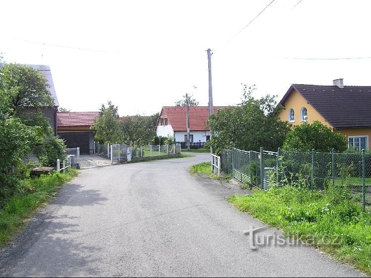 Mokov kruispunt - uitzicht vanaf de weg vanaf het station: Mořkov kruispunt - uitzicht vanaf de weg vanaf het station