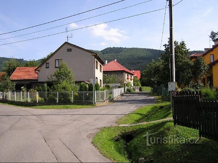 Mořkov交差点 - Trojačkaと鉄道駅への方向: Mořkov交差点 - Trojačkaへの方向