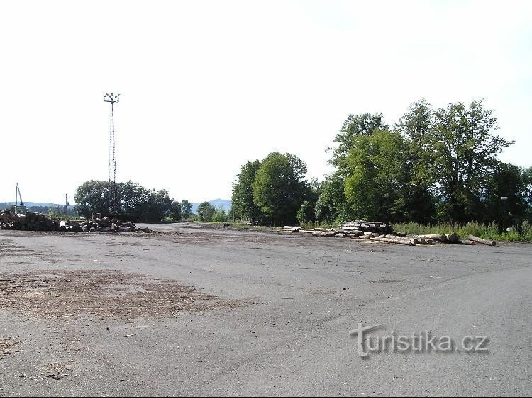 Bahnhof Mořkov - vor dem Bahnhof: Bahnhof Mořkov - vor dem Bahnhof