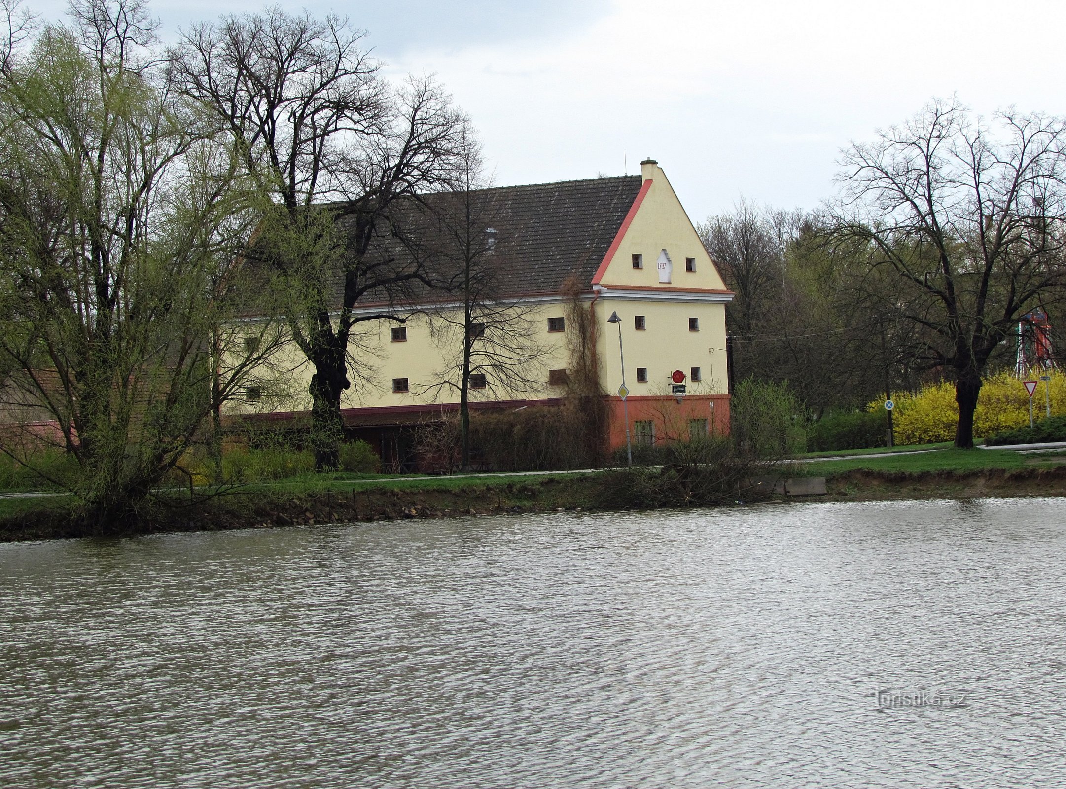 Morkovice - ribnik Ovčáček in baročna kašča