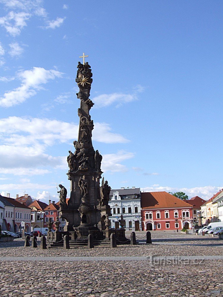 Coluna da praga na Praça da Paz em Kadani