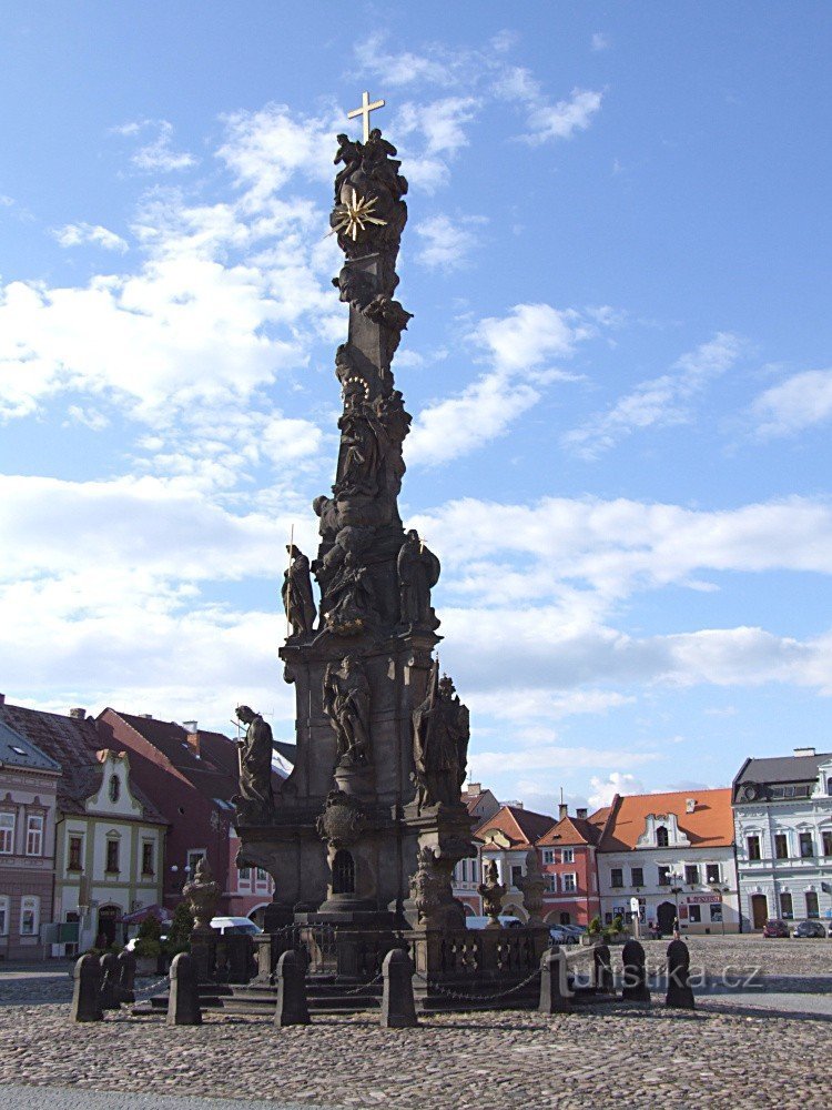 Coluna da praga na Praça da Paz em Kadani