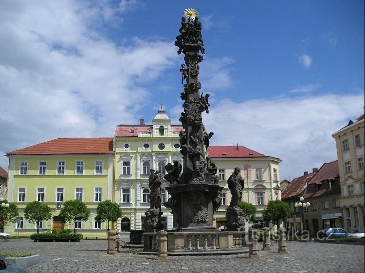 Coluna da praga na praça