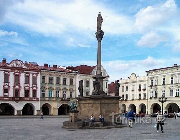 Coluna da praga na praça