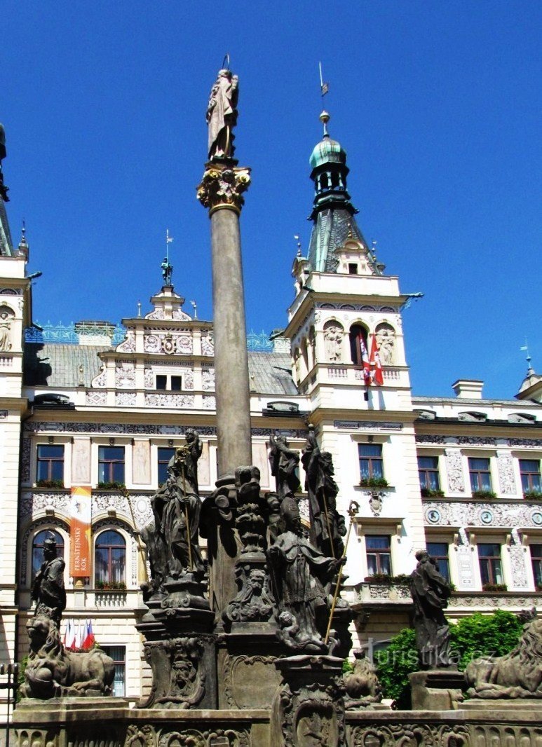 Plague column on Pernštýnské náměstí in Pardubice