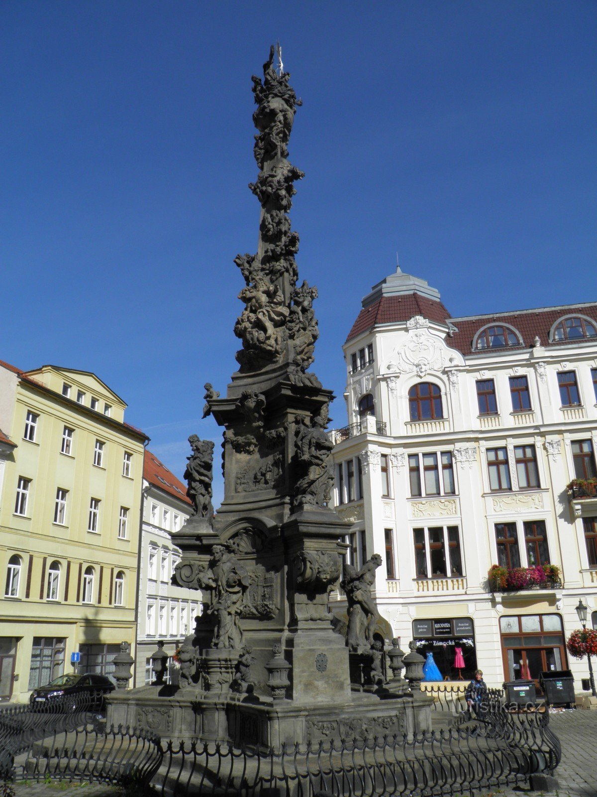 Kužni steber na Grajskem trgu.