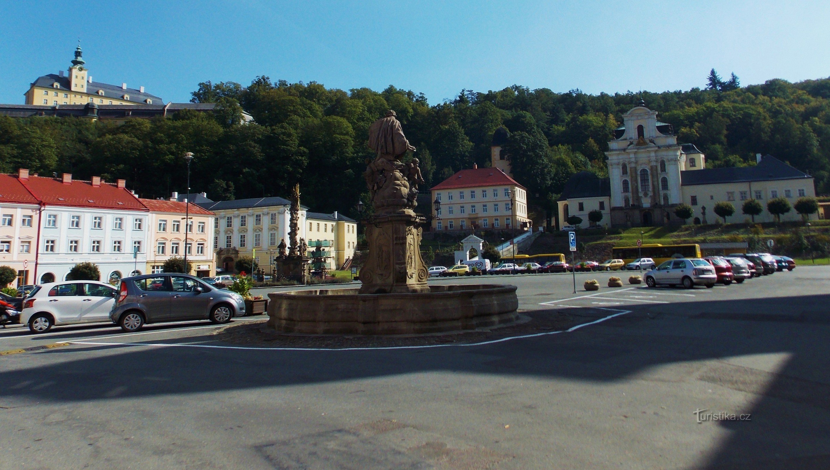 Morový sloup - sousoší Nejsvětější Trojice ve Fulneku