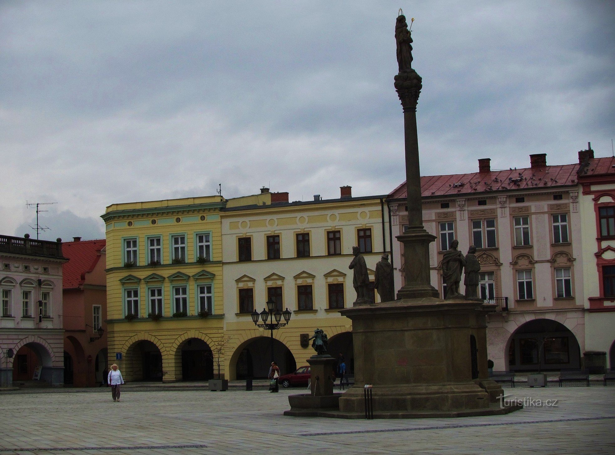 Pestsäule in Nové Jičín - Dekoration des Platzes