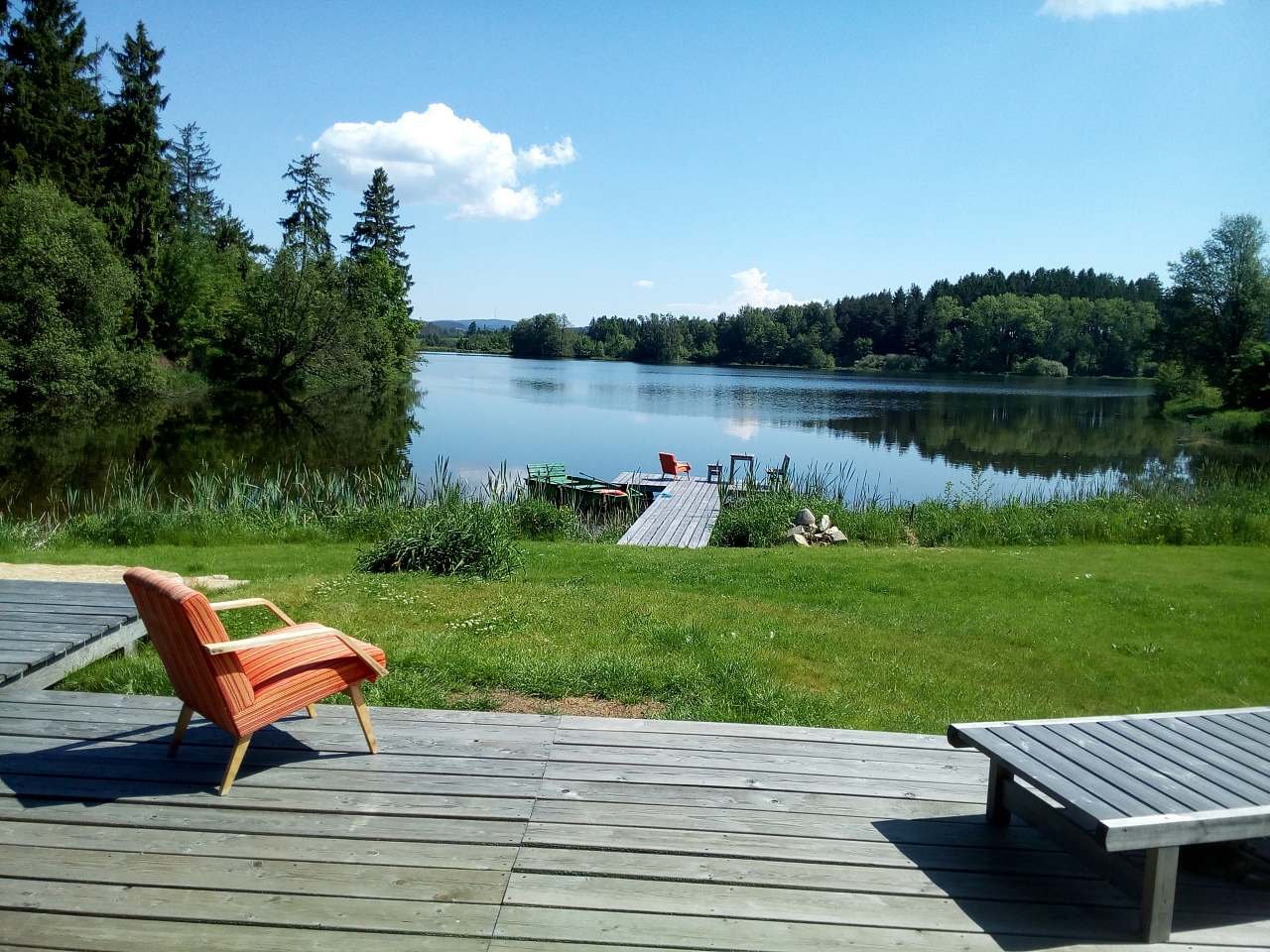 You watch the sea eagles from the terrace or from your bed. They pull carp out of the water