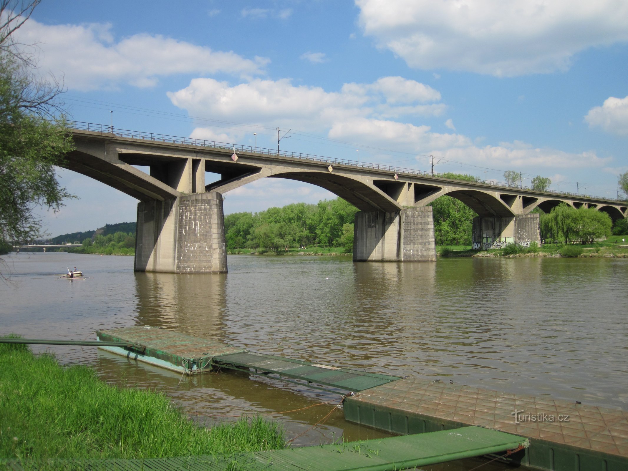 A Ponte da Inteligência é um edifício imperdível