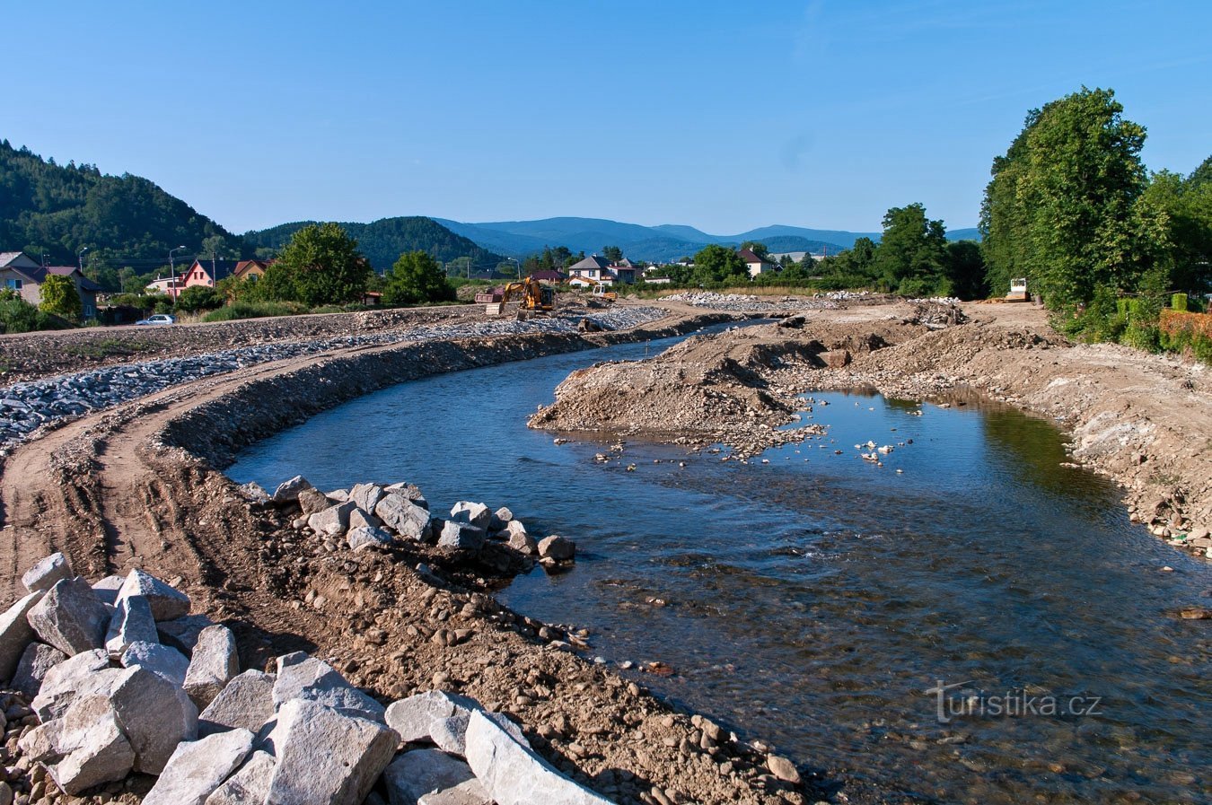 Die Brücke passt nicht in die geplanten Hochwasserschutzmaßnahmen