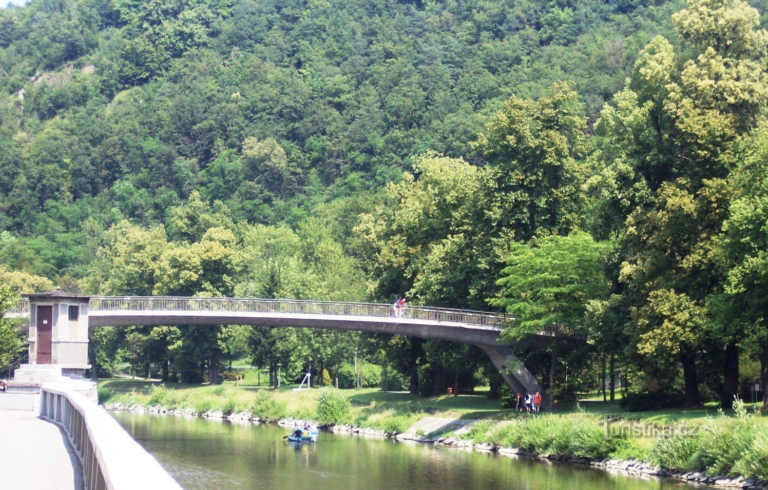 silta Bečvan yli