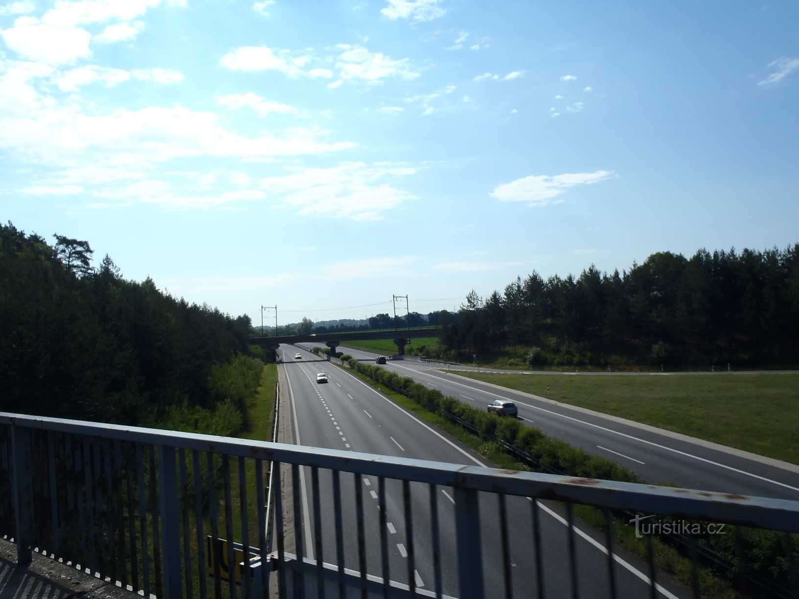Brücke über die Autobahn D1 bei Poříčany - 16.6.2012