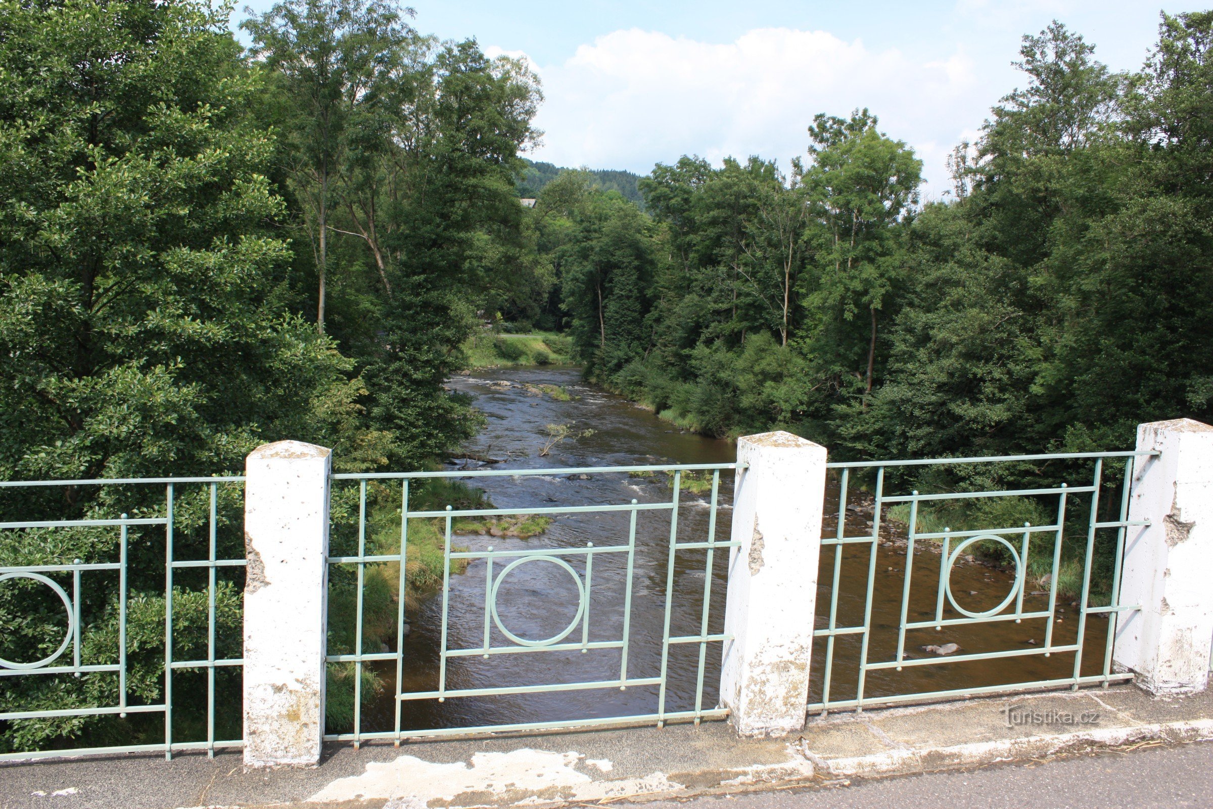 Brücke über die Iser in Peřimov und Riesentöpfe