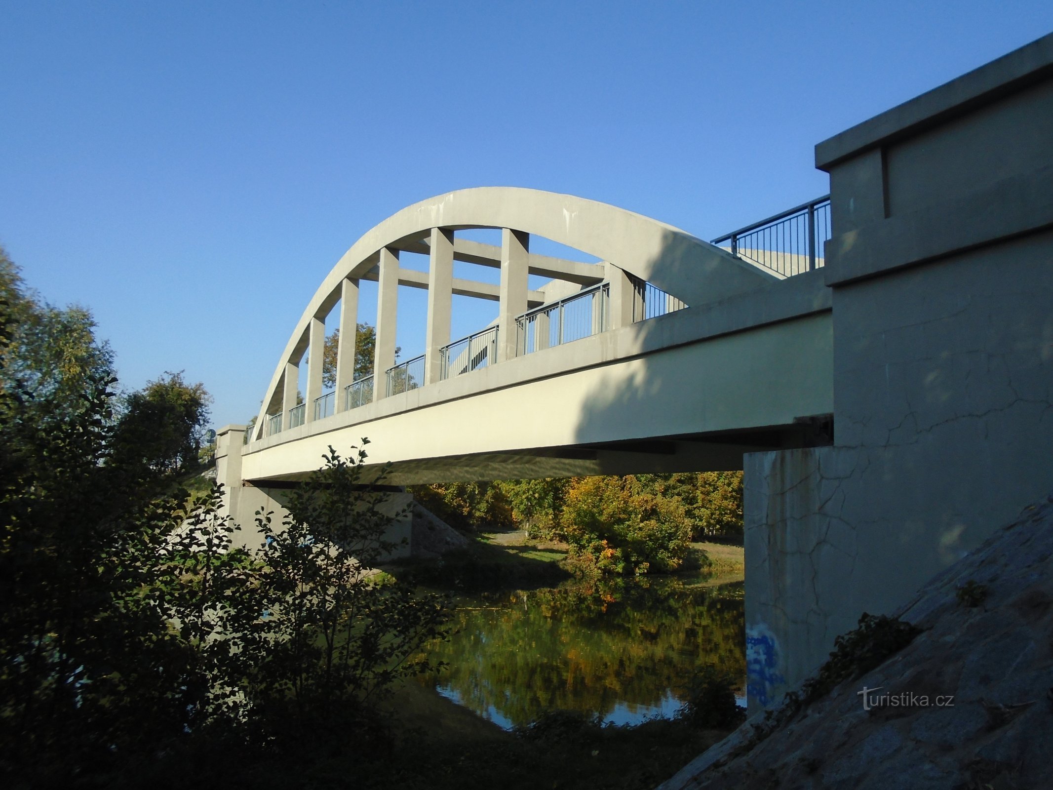Ponte sobre o Elba (Černožice, 10.10.2018/XNUMX/XNUMX)
