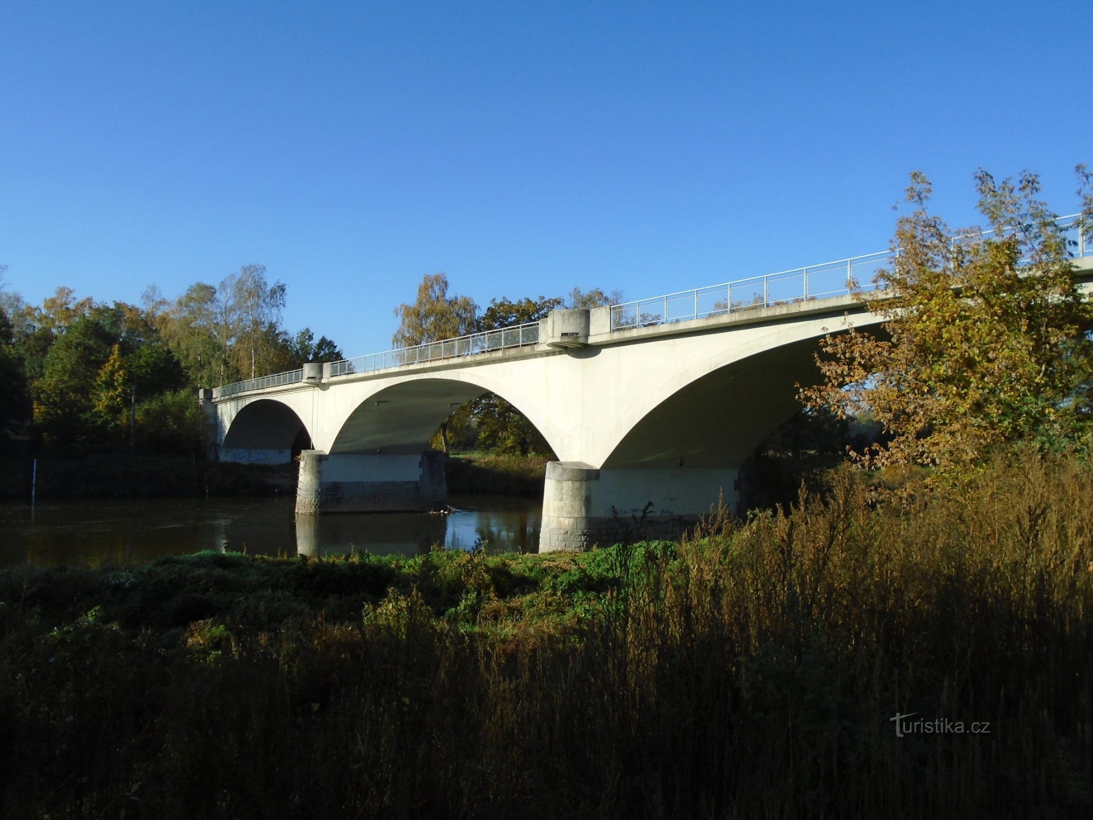 Puente sobre el Elba (Dríteč, 16.10.2017/XNUMX/XNUMX)