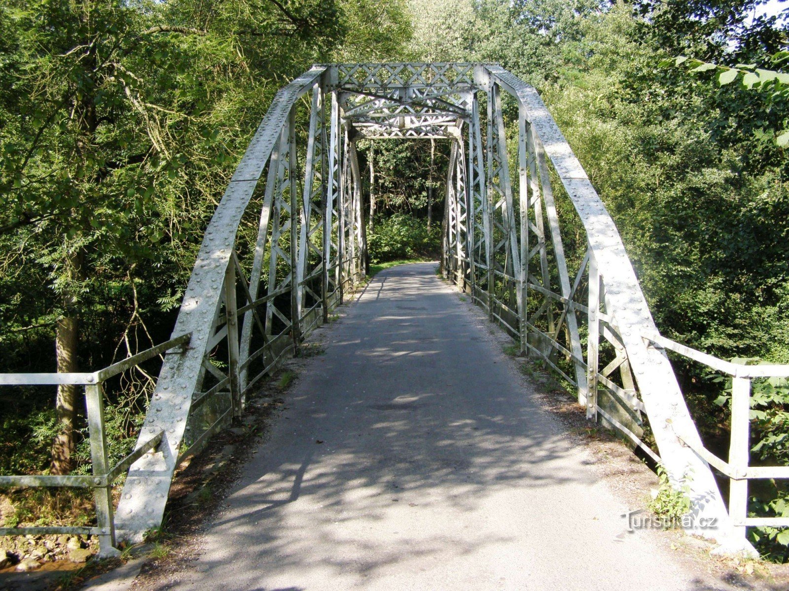 El puente sobre el Elba en Stanovice