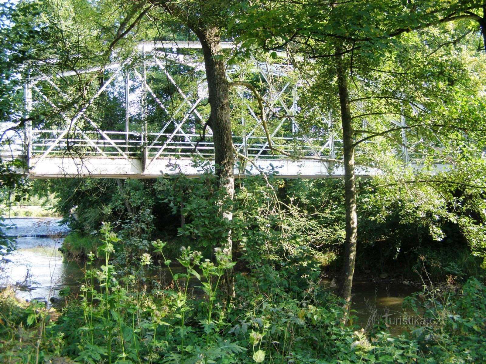 El puente sobre el Elba en Stanovice