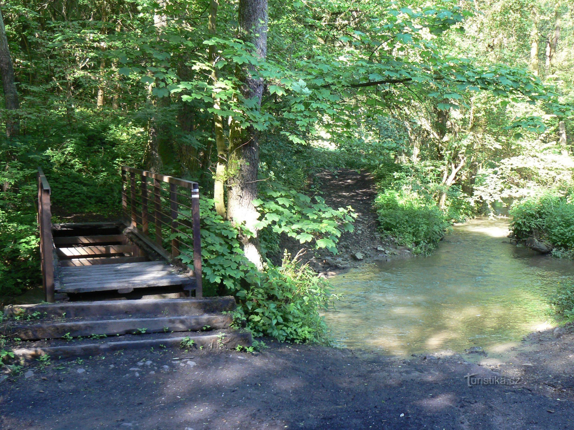 Brücke über den Bach