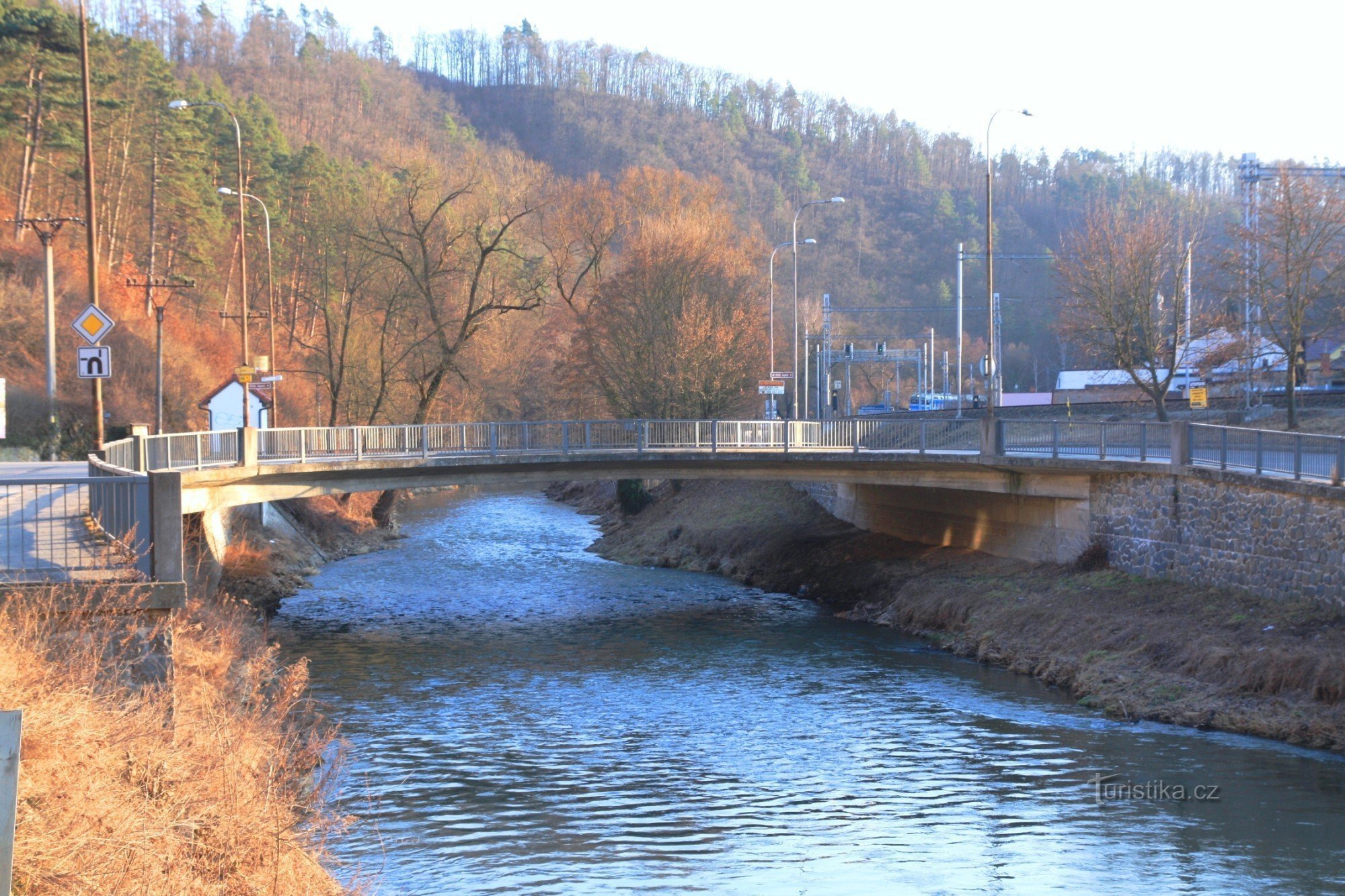 Die Brücke über den Fluss Svitava bei Sokolovna