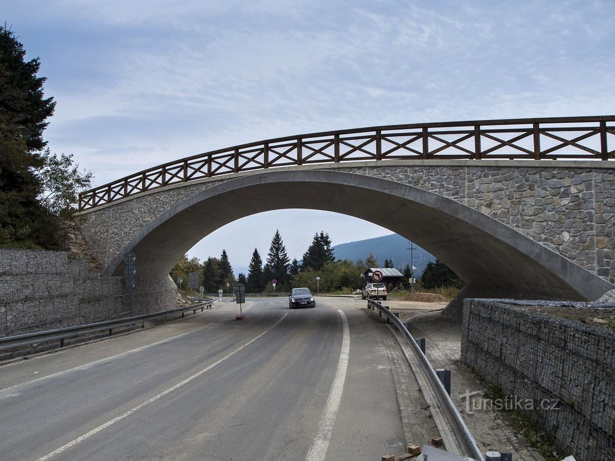 Ponte sobre a estrada I./44