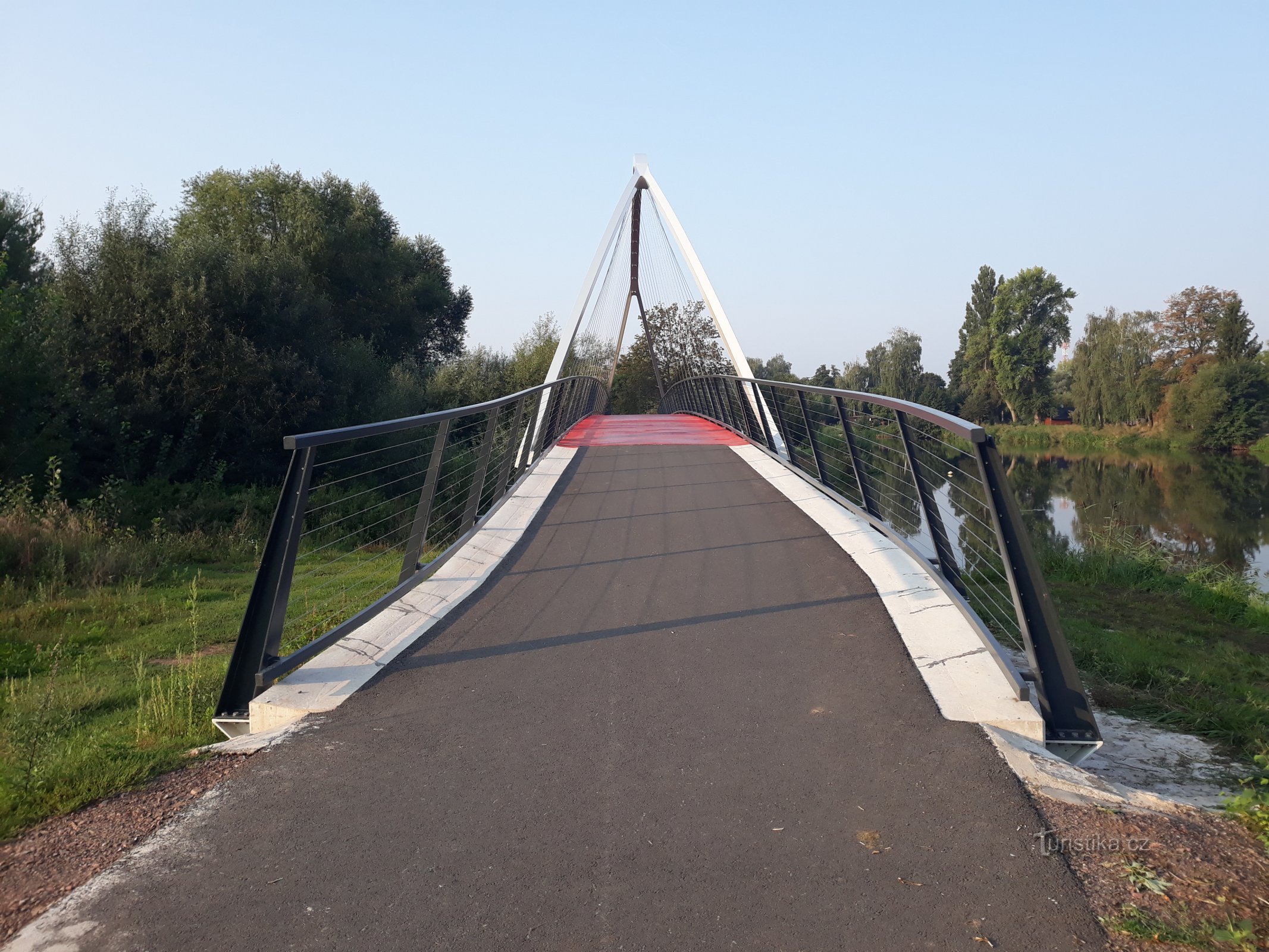 cây cầu bắc qua nhánh mù của sông Elbe